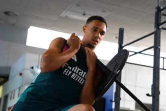 Liverpool memantau situasi Trent Alexander-Arnold di Real Madrid dan Jarell Quansah di Bayer Leverkusen menjelang bursa transfer Januari 2027, dengan AC Milan ikut mengincar Quansah.