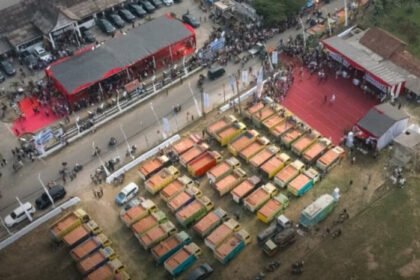 Sebanyak 125 truk membawa 500.000 keping genteng dari Plered, Purwakarta, dalam pelaksanaan Gerakan Gentengisasi, Jumat, 2 Oktober 2026.