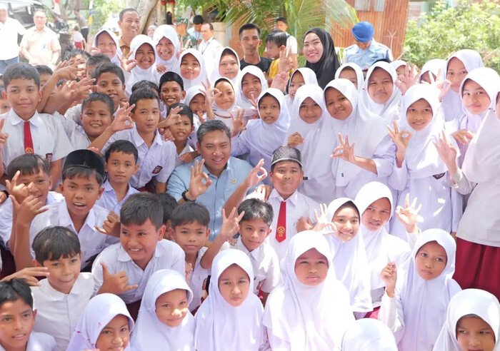 Sudaryono mengubah skema insentif dapur MBG menjadi Rp2.000 per porsi, dengan penghematan anggaran negara diproyeksikan hampir Rp3 triliun hingga akhir 2026.