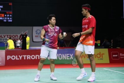 Bagas Maulana/Apriyani Rahayu saat bertanding pada babak 16 besar Polytron Kudus Indonesia Masters 2026 sebelum memutuskan mundur akibat insiden yang menimpa Apriyani.