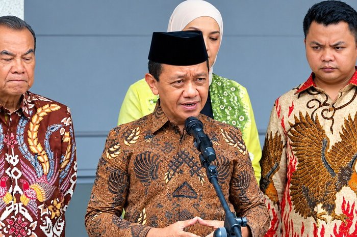 Menteri ESDM Bahlil Lahadalia meminta Pertamina menambah armada kapal pengangkut BBM guna mempercepat distribusi dari Jawa Timur ke Bali.