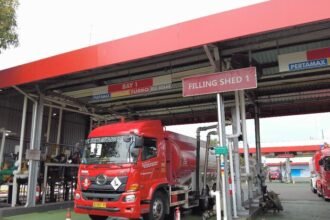 Pertamina Patra Niaga memperkuat pasokan dan distribusi BBM di Bali dengan tambahan 57,9 juta liter, penambahan SPBU 24 jam, serta pengerahan armada Mobil Tangki.