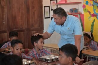 Kepala BGN Sudaryono merespons polemik anak panti asuhan yang disebut tidak menerima MBG dengan menjelaskan jalur distribusi melalui sekolah dan posyandu.