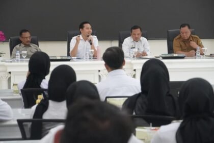 Bupati Cianjur Muhamad Wahyu Ferdian meminta SPPG menjaga kesegaran bahan pangan, mempercepat distribusi Makan Bergizi Gratis, dan segera melengkapi seluruh persyaratan perizinan demi optimalisasi pelayanan gizi.