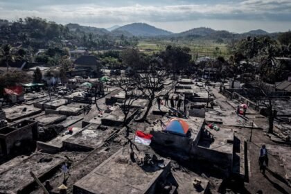 Pemprov NTB menargetkan rekonstruksi Dusun Adat Sade di Lombok Tengah rampung pada akhir Desember 2026, dengan sekitar 45 rumah adat mulai dibangun secara bertahap.
