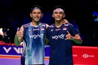 Fajar Alfian dan Muhammad Shohibul Fikri bersiap menghadapi Aaron Chia/Soh Wooi Yik pada final ganda putra Denmark Open 2026 di Odense, Denmark.