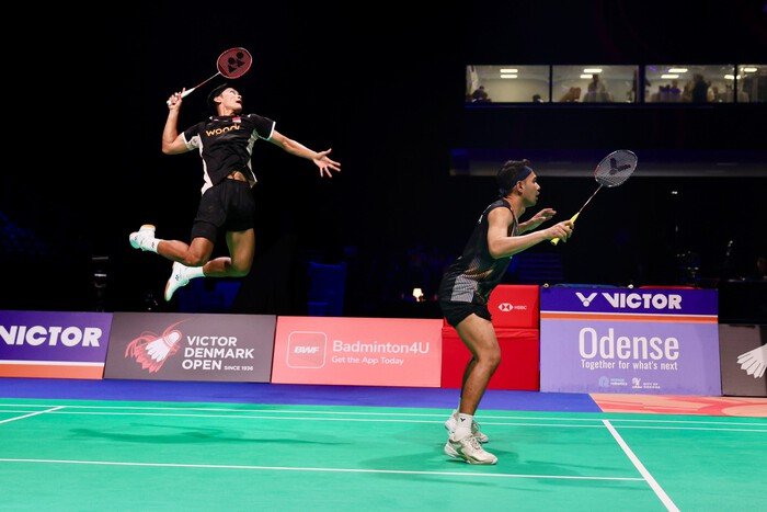 Fajar Alfian/Muhammad Shohibul Fikri berjuang merebut tiket final Denmark Open 2026 setelah menaklukkan pasangan Thailand di perempat final.