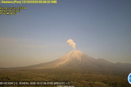 Gunung Semeru masih berstatus Siaga pada 12 Oktober 2026 setelah 25 kali gempa letusan tercatat dalam periode pengamatan enam jam.