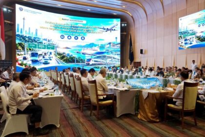 Kemenhub mengusulkan WFA pada 21–22 Desember 2026 dan 4 Januari 2027 untuk mengantisipasi puncak arus mudik dan balik Nataru, serta menyiapkan mudik gratis dengan kuota 2.882 penumpang.