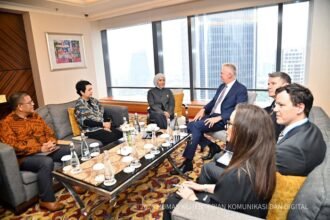 Menkomdigi Meutya Hafid bertemu Menteri Australia Anthony Stephen Burke untuk membahas penguatan perlindungan anak di ruang digital di Jakarta, Jumat (23/10/2026).