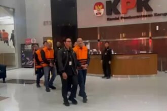 KPK menahan tujuh dari delapan tersangka baru kasus dugaan korupsi proyek jalan Sumatera Utara periode 2023–2025, hasil pengembangan OTT Juni 2025.