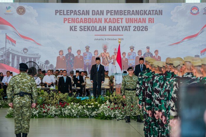 Menteri Sosial Saifullah Yusuf bersama Wakil Menteri Pertahanan Donny Ermawan Taufanto melepas 1.509 kadet dan personel Universitas Pertahanan RI untuk menjalankan pengabdian di 181 Sekolah Rakyat pada 9–27 Oktober 2026.