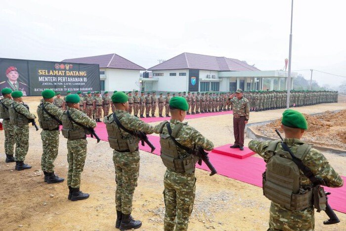 Menhan Tinjau Yonif TP 833/Bumi Daranante: Jaga Rakyat, Perkuat Ekonomi Warga 2 Menhan Tinjau Yonif TP 833/Bumi Daranante: Jaga Rakyat, Perkuat Ekonomi Warga