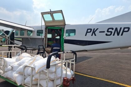 BNPB menyemai 2,4 ton dry ice melalui operasi modifikasi cuaca selama dua hari di Sumatera Selatan untuk membantu mengatasi kabut asap karhutla yang mengganggu penerbangan di Bandara Palembang.