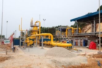 PLN mulai mengalirkan 15 MMSCFD gas bumi dari Natuna ke Batam melalui pipa WNTS–Pemping untuk memperkuat pasokan energi pembangkit listrik.
