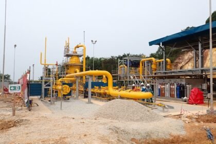 PLN mulai mengalirkan 15 MMSCFD gas bumi dari Natuna ke Batam melalui pipa WNTS–Pemping untuk memperkuat pasokan energi pembangkit listrik.
