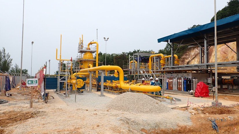 PLN mulai mengalirkan 15 MMSCFD gas bumi dari Natuna ke Batam melalui pipa WNTS–Pemping untuk memperkuat pasokan energi pembangkit listrik.