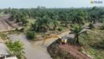 Kementerian PU mempercepat normalisasi saluran dan pengerukan sedimentasi di Lampung Selatan untuk menjaga pasokan air bagi 8.000 hektare lahan pertanian.