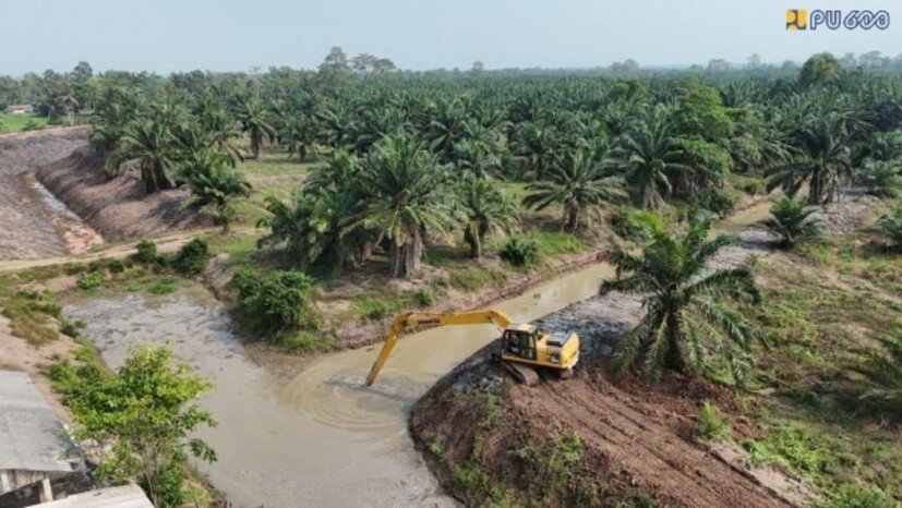 Kementerian PU mempercepat normalisasi saluran dan pengerukan sedimentasi di Lampung Selatan untuk menjaga pasokan air bagi 8.000 hektare lahan pertanian.