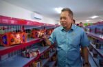 Koperasi Merah Putih Sorowako mencatat pendapatan sekitar Rp1 miliar dari penyaluran beras dan minyak goreng, sementara 70 persen produk gerainya berasal dari masyarakat lokal.
