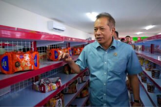 Koperasi Merah Putih Sorowako mencatat pendapatan sekitar Rp1 miliar dari penyaluran beras dan minyak goreng, sementara 70 persen produk gerainya berasal dari masyarakat lokal.