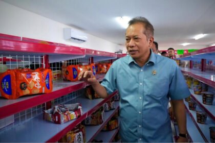 Koperasi Merah Putih Sorowako mencatat pendapatan sekitar Rp1 miliar dari penyaluran beras dan minyak goreng, sementara 70 persen produk gerainya berasal dari masyarakat lokal.