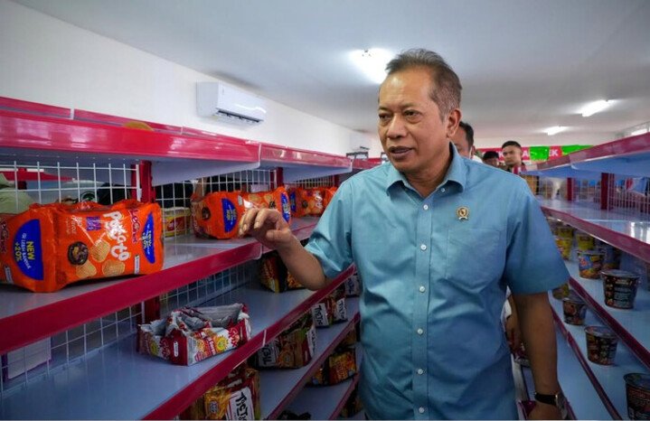 Koperasi Merah Putih Sorowako mencatat pendapatan sekitar Rp1 miliar dari penyaluran beras dan minyak goreng, sementara 70 persen produk gerainya berasal dari masyarakat lokal.