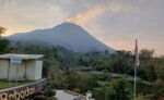 Status Gunung Merapi Level III atau Siaga pada 13 Oktober 2026, dengan tujuh guguran lava hingga 2 kilometer dan puluhan gempa tercatat dalam laporan pengamatan pagi.