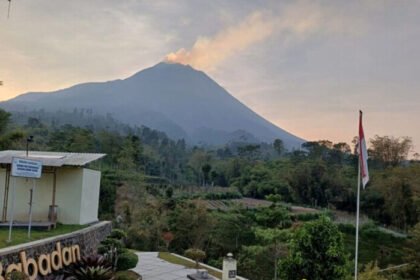 Status Gunung Merapi Level III atau Siaga pada 13 Oktober 2026, dengan tujuh guguran lava hingga 2 kilometer dan puluhan gempa tercatat dalam laporan pengamatan pagi.