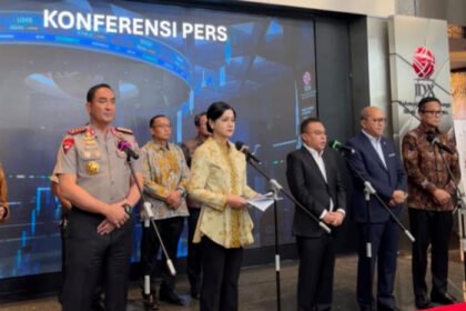 Kapolri Jenderal Suyudi Ario Seto bersama sejumlah pejabat mengunjungi Bursa Efek Indonesia di Jakarta Pusat pada Jumat (16/10/2026), di tengah sorotan terhadap kondisi pasar modal Indonesia.