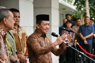 Menteri ESDM Bahlil Lahadalia menyampaikan perkembangan penyusunan DIM RUU Migas yang telah mencapai sekitar 80–90 persen di Jakarta, Jumat (16/10/2026).