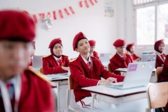 Kemensos mengevaluasi pengawasan dan pengasuhan Sekolah Rakyat setelah insiden siswa di Pati dan Mamuju, dengan fokus pada perlindungan anak dan pencegahan kejadian serupa.