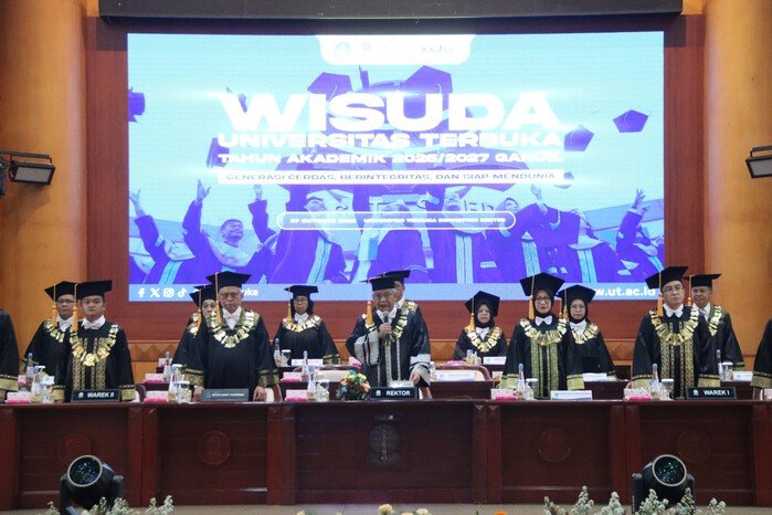 Sebanyak 2.183 wisudawan Universitas Terbuka membuktikan keterbatasan bukan penghalang untuk meraih gelar, dari IPK 4,00 hingga perjuangan menempuh kuliah sambil bekerja.