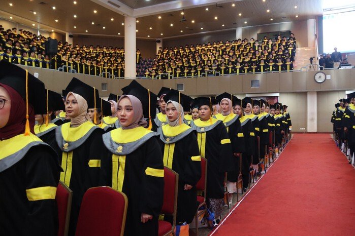 Keterbatasan Bukan Penghalang, 2.183 Wisudawan UT Buktikan Bisa Dobrak Semua Batasan 2 Keterbatasan Bukan Penghalang, 2.183 Wisudawan UT Buktikan Bisa Dobrak Semua Batasan