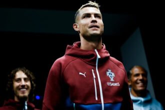Cristiano Ronaldo kembali ke Riyadh setelah meninggalkan skuad Portugal, membuat peluang rekonsiliasi dengan Jorge Jesus semakin tidak pasti.