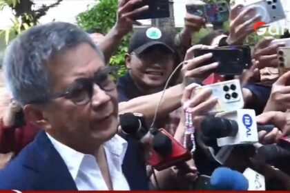 Rocky Gerung Merapat ke Istana, Langsung "Kabur" Hindari Wartawan