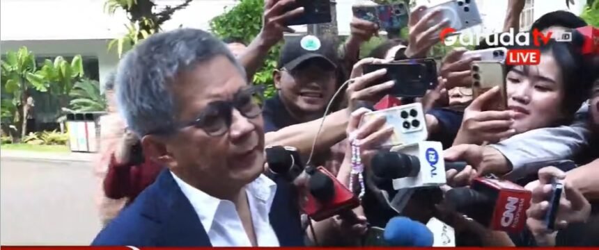 Rocky Gerung Merapat ke Istana, Langsung "Kabur" Hindari Wartawan