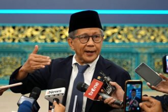 Dilantik Jadi Wantimpres, Rocky Gerung Tegas : "Sikap dan Pandangan Saya Tetap Radical Break"