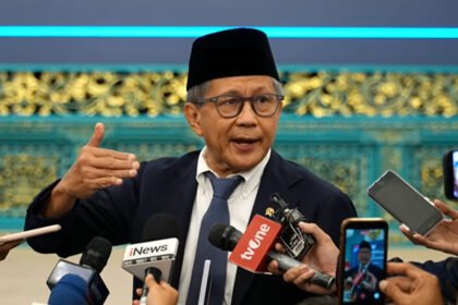 Dilantik Jadi Wantimpres, Rocky Gerung Tegas : "Sikap dan Pandangan Saya Tetap Radical Break"