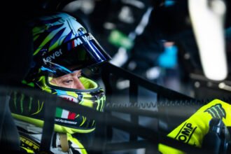 Bintang F1 vs Raja MotoGP: Valentino Rossi Mengaku Tak Menyangka Bakal Tarung dengan Verstappen