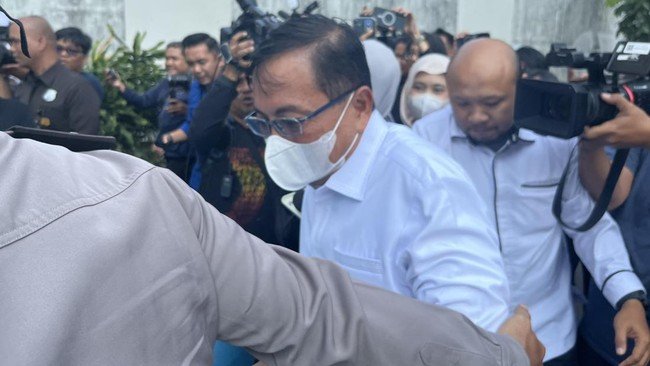 Rampung Diperiksa Kasus OTT Dana Bencana, Sestama BNPB Rustian Bungkam dan Tinggalkan Gedung KPK