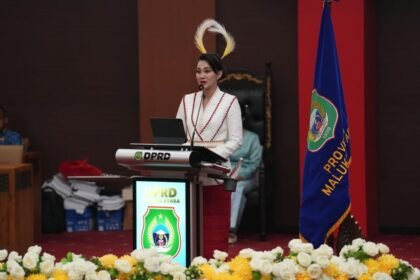 Gubernur Sherly Tjoanda Matikan Mikrofon Saat Dilarang Jawab Kritik DPRD Malut: "Percuma Kalau Begitu.."