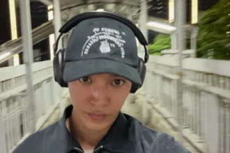 Taeyong NCT Blusukan di Bantaran Kali Jakarta, Diikuti Kucing dan Melongo Lihat Ember Kerek