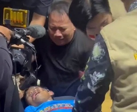 Dede Sunandar Tumbang di Ring, Vicky Sang Gladiator Cinta Malah Menangis Histeris